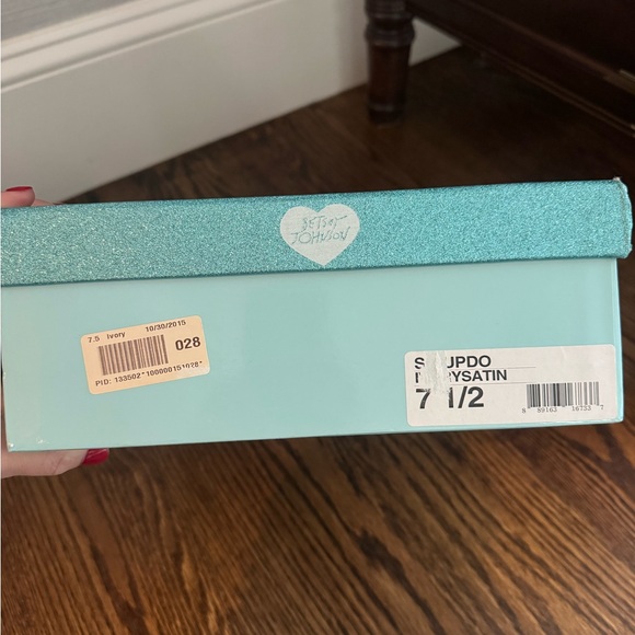 Never Worn Vintage Betsey Johnson Blue Updo Heels - Picture 2 of 8